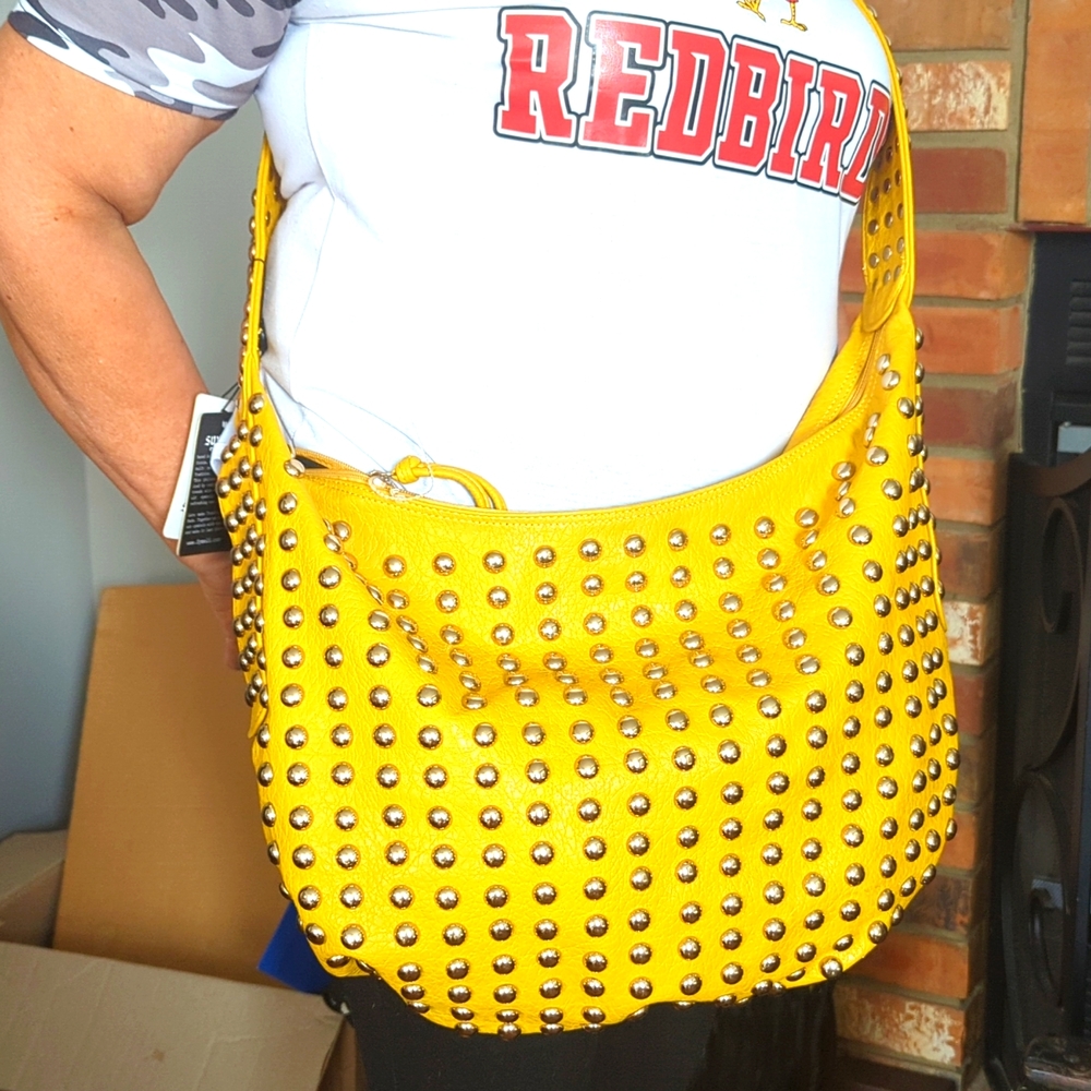 Handbag with studs